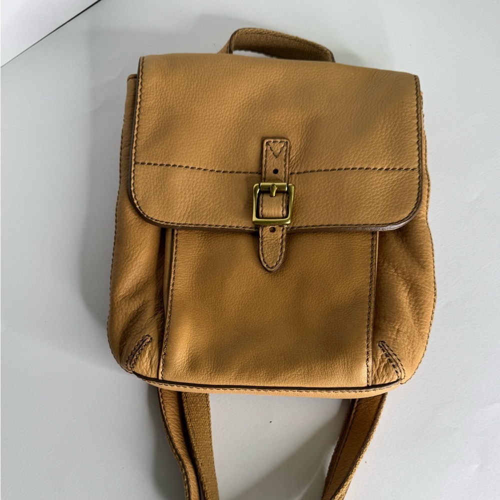 FOSSIL SOFT BEIGE TAN GENUINE LEATHER SMALL MESSENGER SHOULDER BAG HANDBAG PURSE - Picture 1 of 7